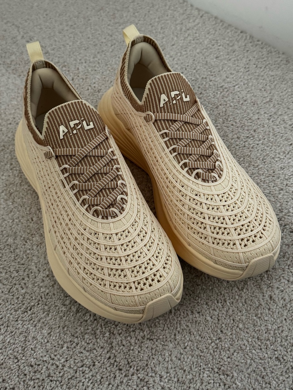 NWT APL Zipline vanilla/tan/ribbed size 7.5 women’s